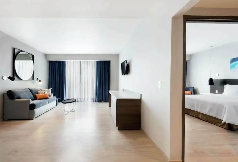 スイート, Hilton Garden Inn Mexico City Santa Fe