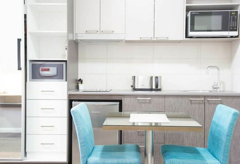 Escritório Estándar, Hudson Berrimah