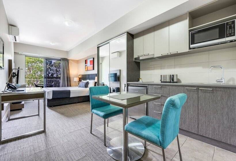 Escritório Estándar, Hudson Berrimah