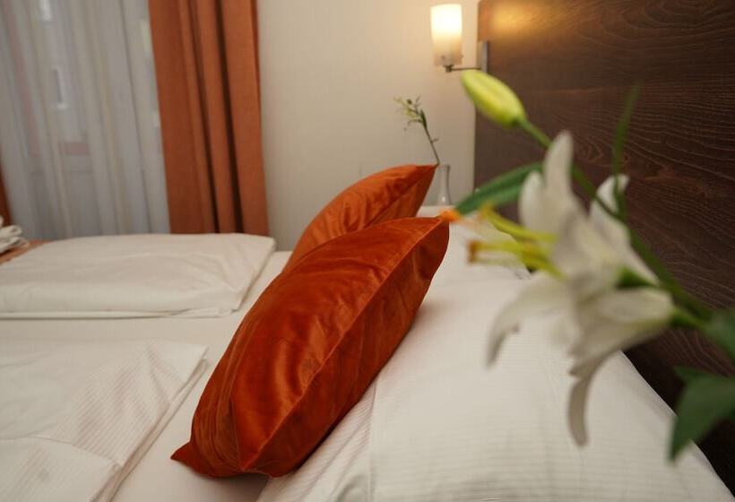 スタンダードルーム, Little Paris