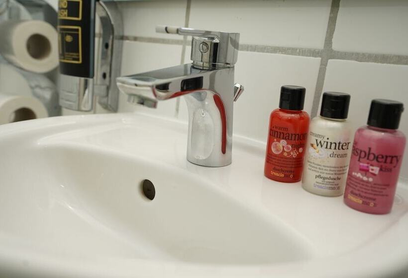 スタンダードルーム, Little Paris