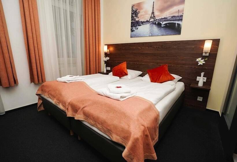 スタンダードルーム, Little Paris