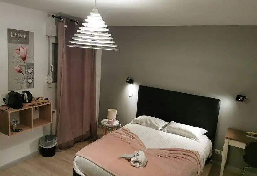 トリプルクラシックルーム, Logis Hotel Restaurant La Haie Des Vignes Séminaires Et Evènementiel