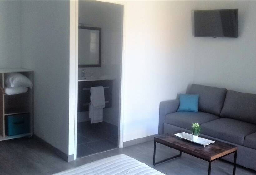 חדר קלאסי לשלושה, Logis Hotel  Restaurant La Haie Des Vignes Séminaires Et Evènementiel