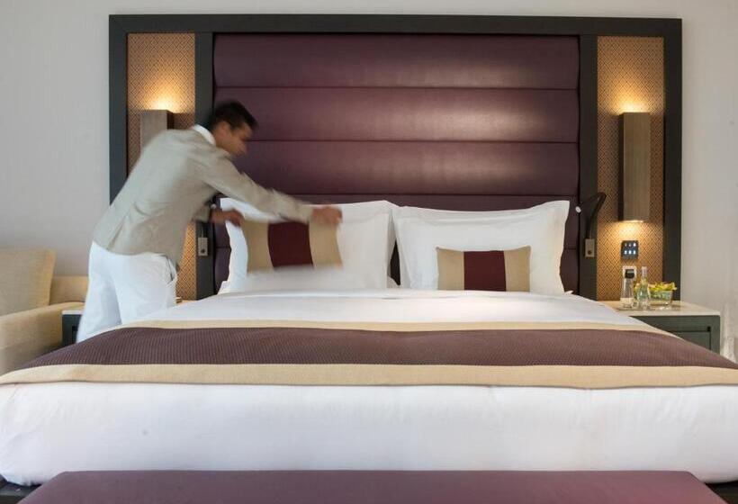 اتاق اجرایی با تخت بزرگ, Kempinski Hotel Muscat