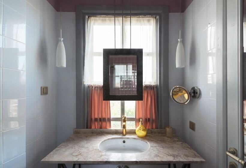 اتاق لوکس, Delight Deluxe