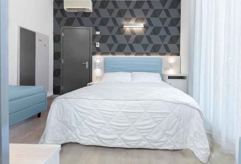 스탠다드 트리플 룸, Eiffel