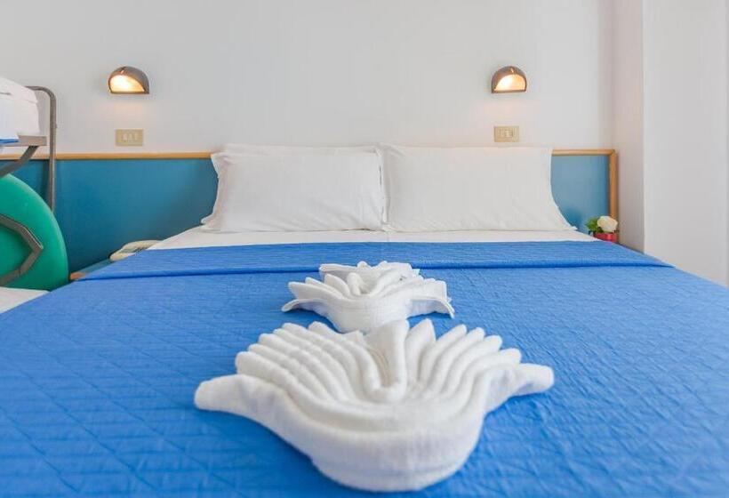 클래식 4인 룸, Eiffel