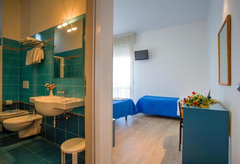 패밀리 룸, Eiffel