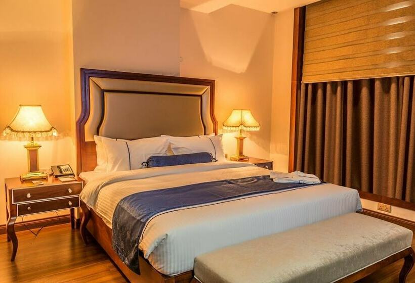 سوییت, Golden Tulip Headington