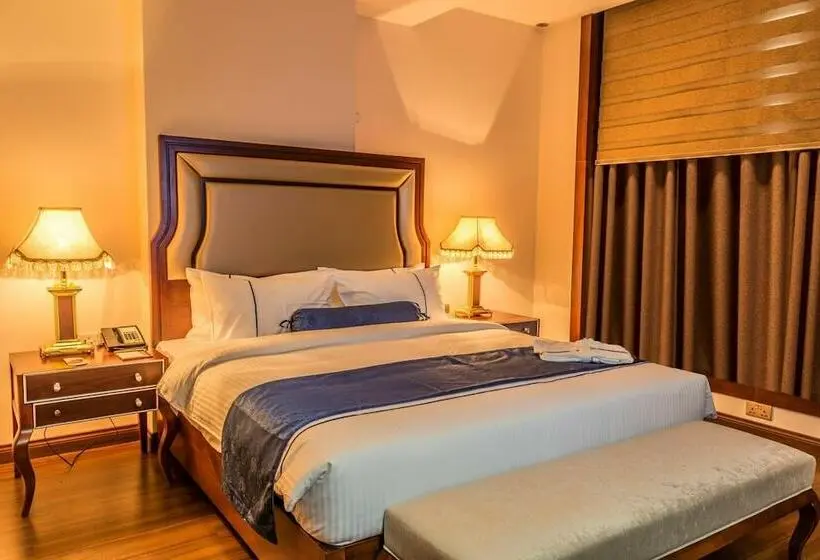 سوییت, Golden Tulip Headington