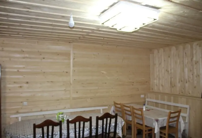 اتاق خانوادگی با چشمانداز کوه, Ecohouse Svaneti