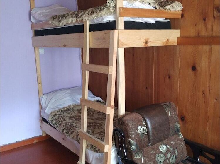 اتاق خانوادگی با چشم‌انداز کوه, Ecohouse Svaneti