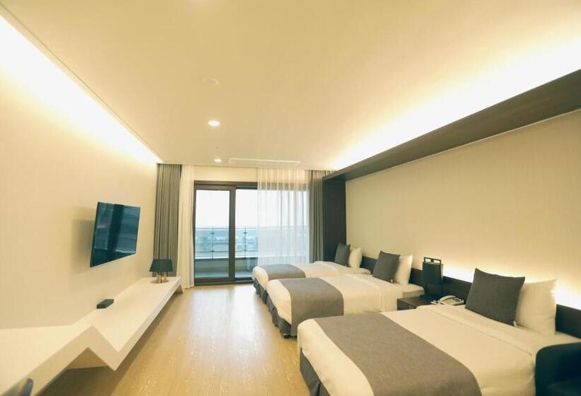 Трехместный Номер Deluxe, The Qube Resort Jeju