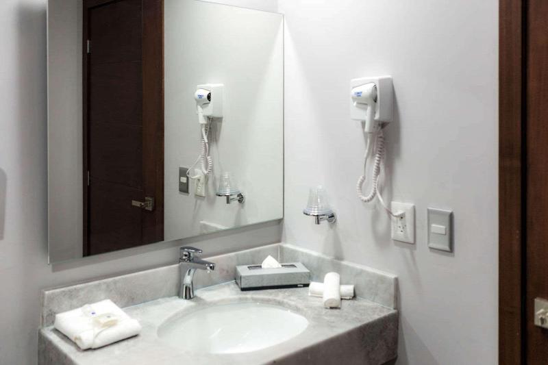 带大床的标准间, Comfort Inn & Suites Los Cabos