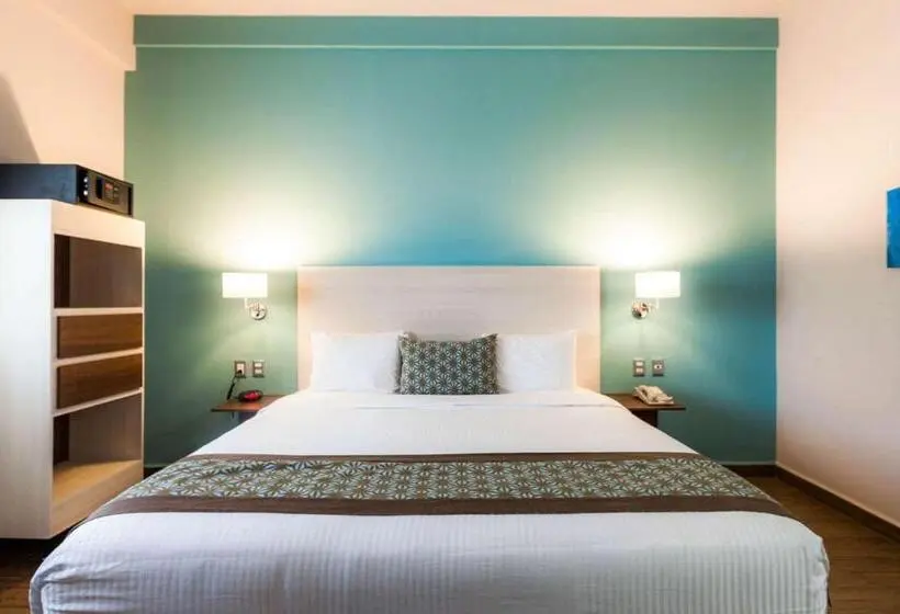 キングサイズベッドのスイートルーム, Comfort Inn & Suites Los Cabos