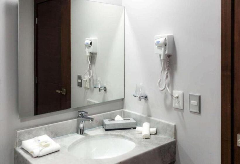 キングサイズベッドのスイートルーム, Comfort Inn & Suites Los Cabos