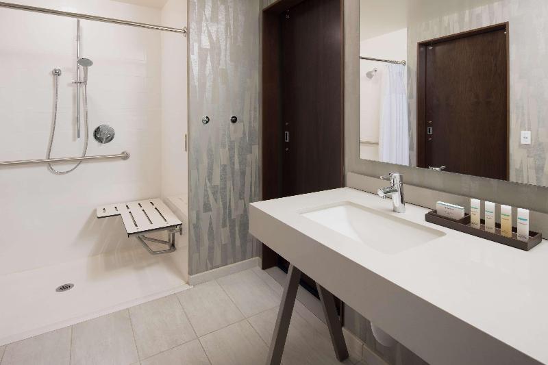 Suite, Embassy Suites By Hilton Seattle Downtown Pioneer Square