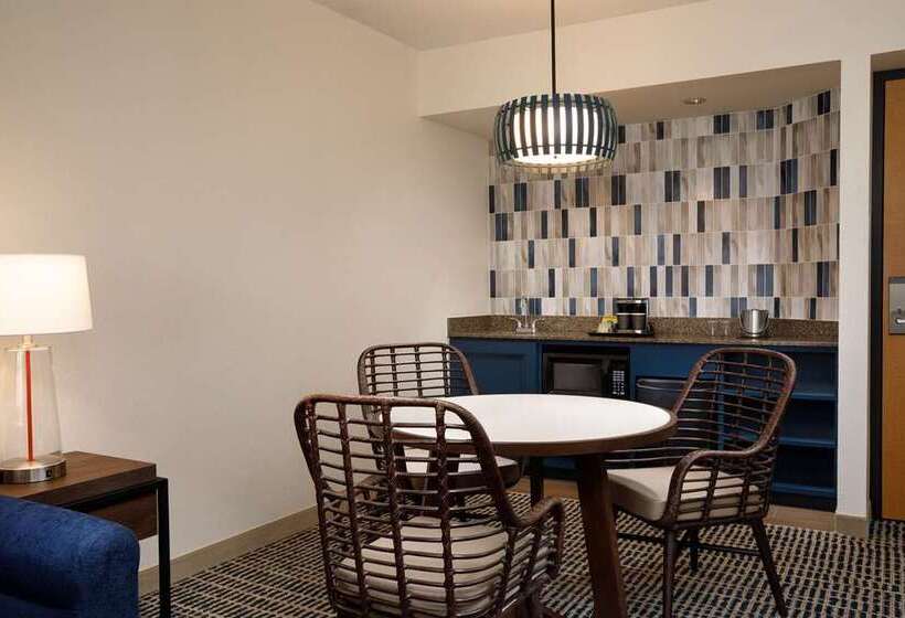 스위트 킹사이즈 침대, Embassy Suites By Hilton Seattle Downtown Pioneer Square