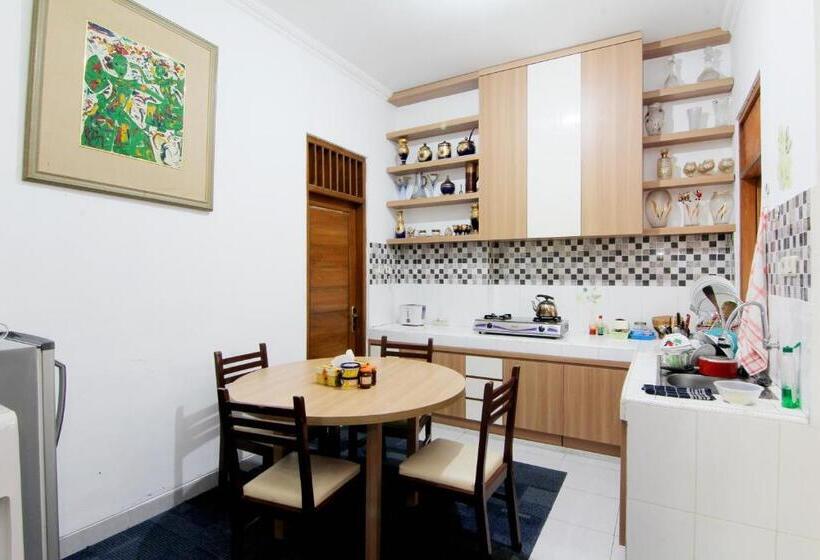 اتاق خانوادگی, Embe Joglo Homestay