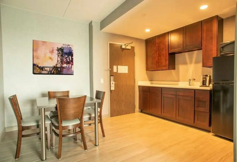 スイート, Holiday Inn Hotel & Suites Joliet Southwest, An Ihg