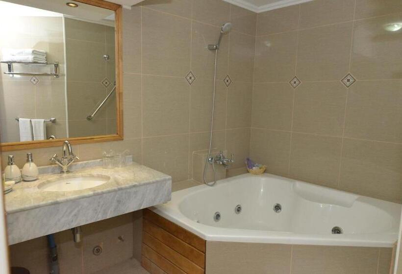 מיטת קינג בסוויטה, Howard Johnson Hotel Rinconada De Los Andes