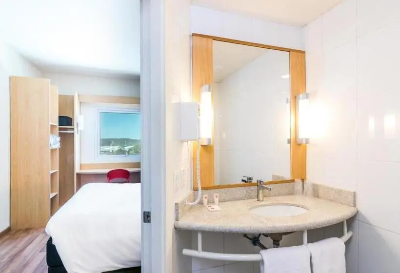 اتاق استاندارد با چشمانداز دریا, Ibis Puerto Montt