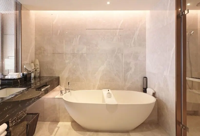 ダブルベッドのクラシックルーム, Intercontinental Guangzhou Exhibition Center, An Ihg Hotel Free Shuttle Between Hotel And Exhibiti