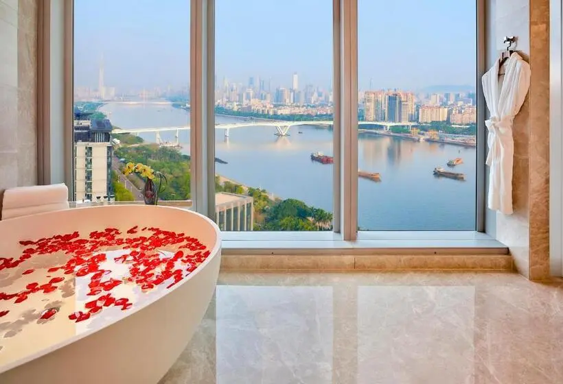 キングサイズベッドのジュニアスイート, Intercontinental Guangzhou Exhibition Center, An Ihg Hotel Free Shuttle Between Hotel And Exhibiti