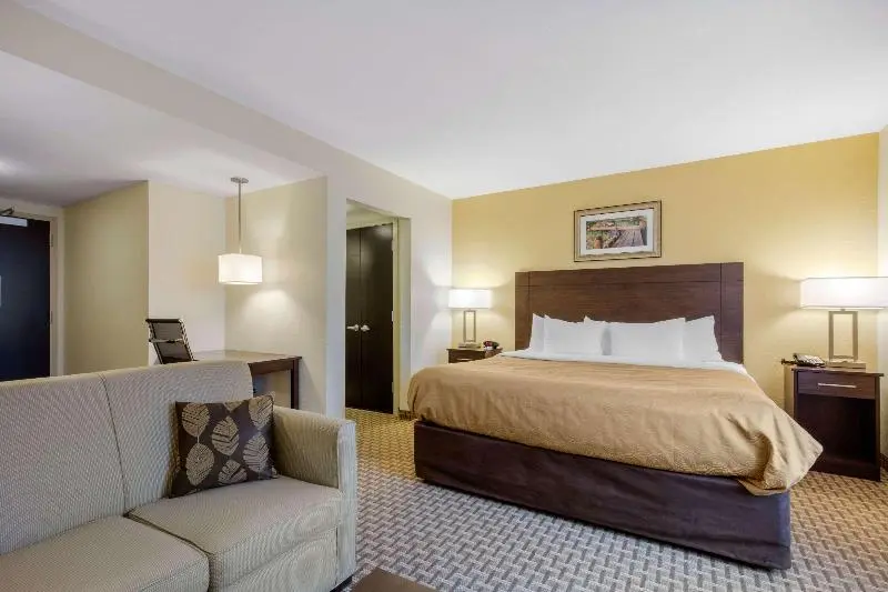 سوئیت با تخت بزرگ, Mainstay Suites St. Louis Airport