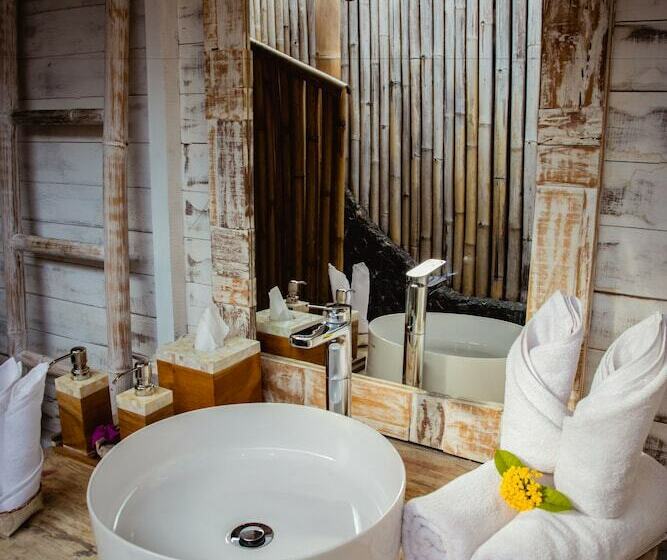 オーシャンビューのスタンダードバンガロー, Sudamala Resort, Seraya, Flores