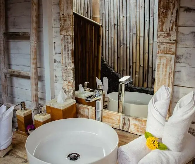 オーシャンビューのスタンダードバンガロー, Sudamala Resort, Seraya, Flores