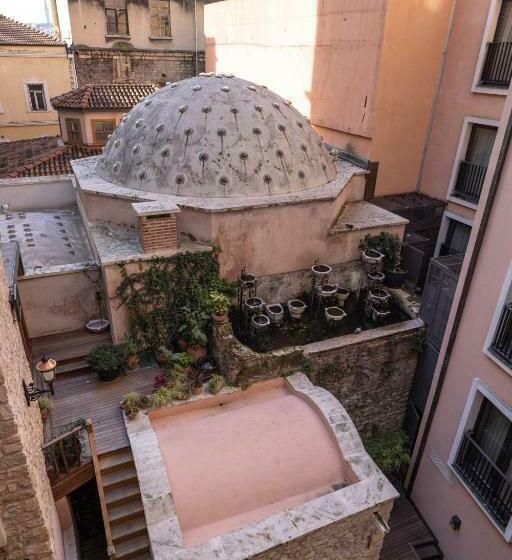 اتاق خانوادگی تودرتو, The Galata Istanbul Hotel Mgallery