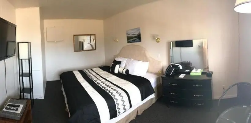キングサイズベッドのスタンダードルーム, New Country Motel