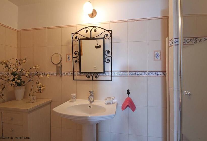 コンフォートルーム, 7 , Le Haut Montrayé