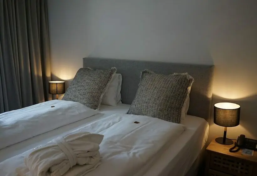 اتاق خانوادگی, De France by Thermalhotels