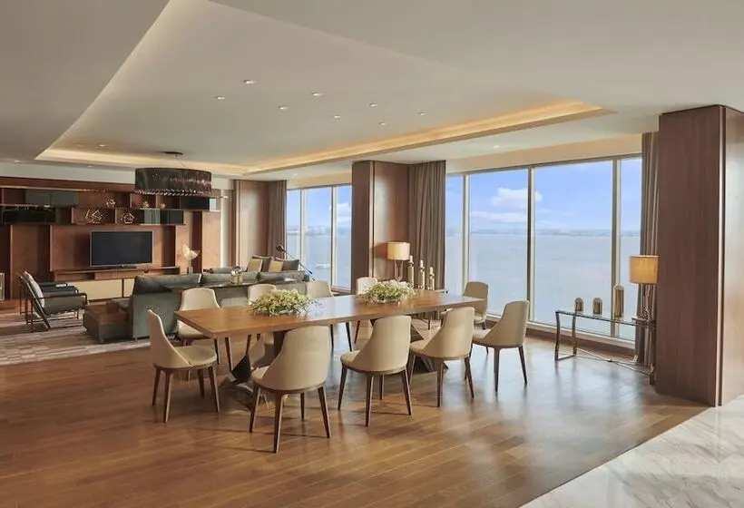 テラス付スイート, Grand Hyatt Kochi Bolgatty