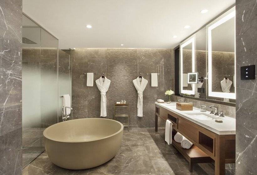 Suite with Terrace, Grand Hyatt Kochi Bolgatty