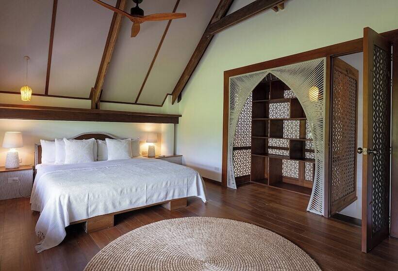 ویلای دلوکس 1 خوابه با چشم‌انداز دریا, Nay Palad Hideaway   All Inclusive