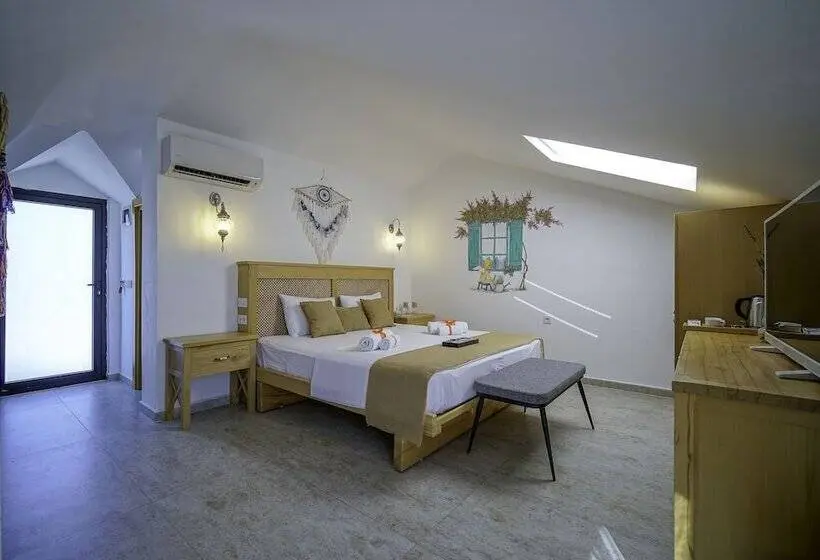 Deluxe Neljän Hengen Huone, Savana Butik Otel
