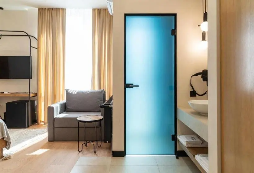 سوییت جونیور, Bukville Hotel & Spa