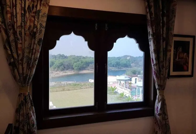 デラックスルーム, Castle Narela Lake Resort