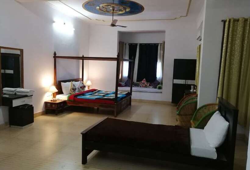 غرفة عائلية, Castle Narela Lake Resort