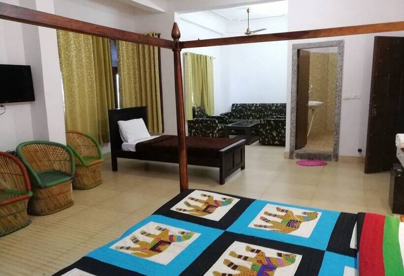 غرفة عائلية, Castle Narela Lake Resort