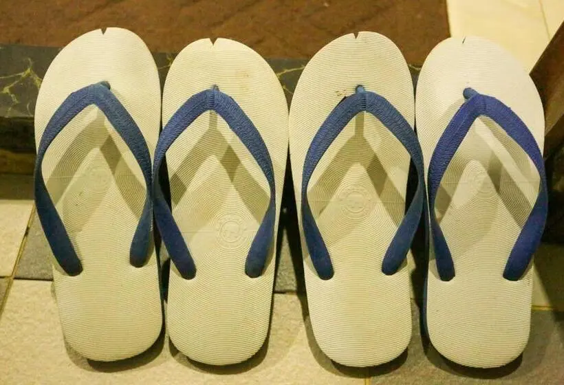 اتاق استاندارد سه نفره, Blue Diamond Hostel