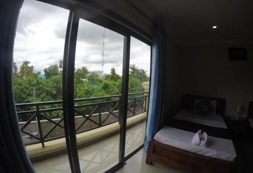 اتاق ساده سه‌ نفره, Blue Diamond Hostel