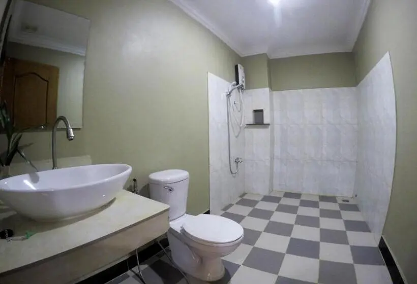 اتاق ساده سه‌ نفره, Blue Diamond Hostel