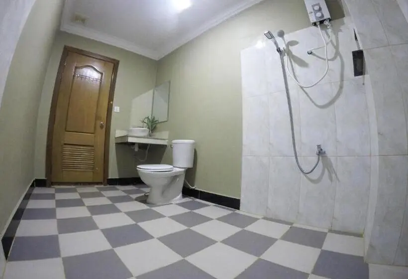 اتاق ساده سه‌ نفره, Blue Diamond Hostel