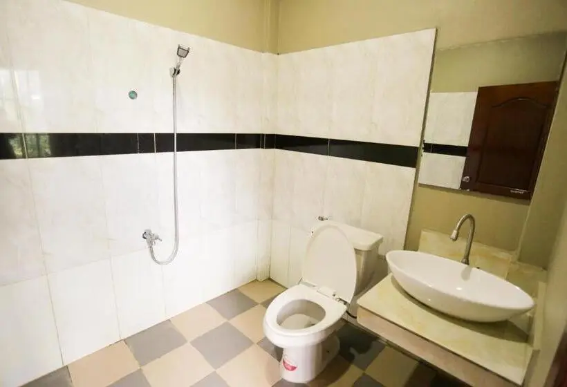 تختخواب در اتاق مشترک, Blue Diamond Hostel