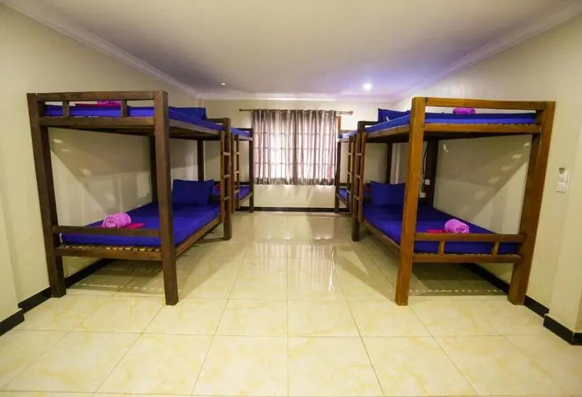 تختخواب در اتاق مشترک, Blue Diamond Hostel